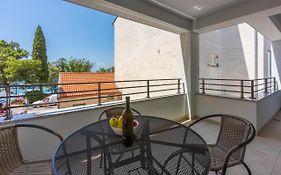 Luxury Apartments Lovorka 1 & 2****
